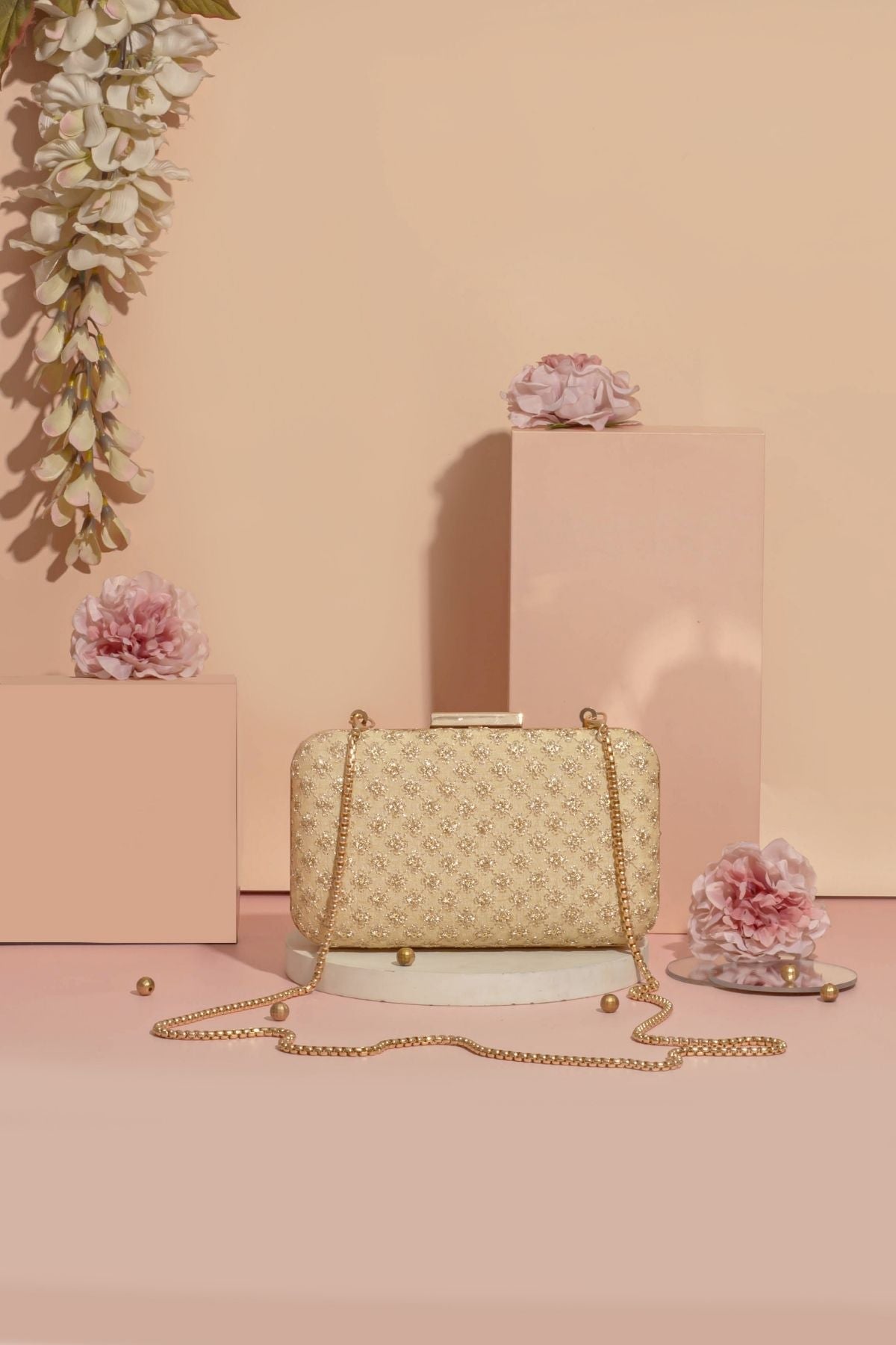 Inaya box clutch- Gold