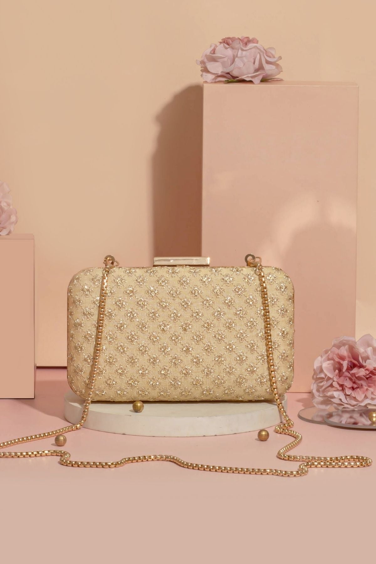 Inaya box clutch- Gold