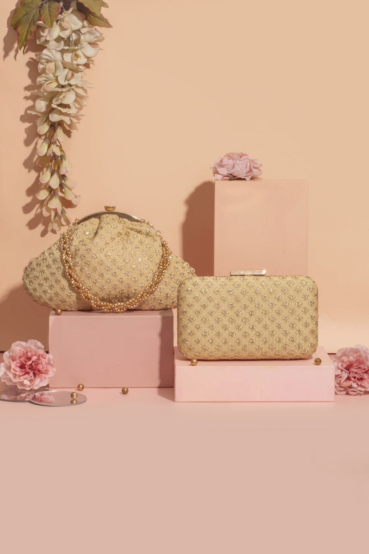 Inaya box clutch- Gold